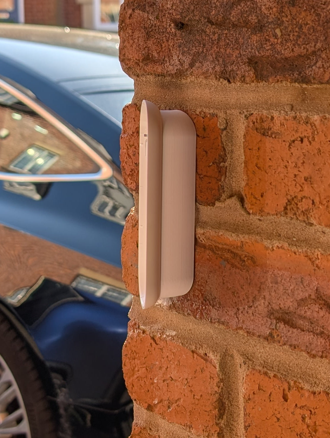 Angled wedge mount for Arlo Gen2 Doorbell, in white.